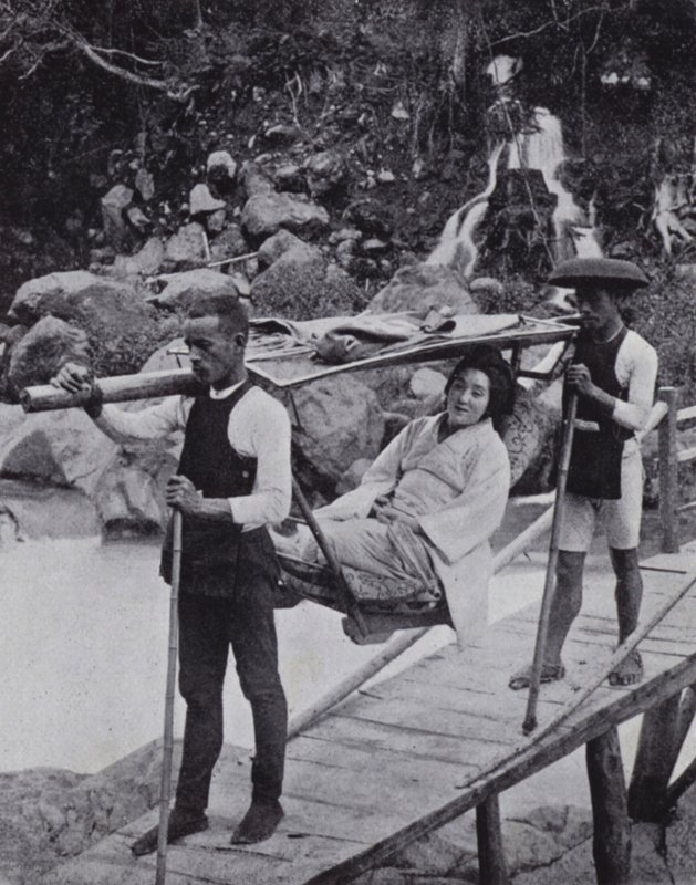 Japonka przekraczająca rzekę Daiya w pobliżu Nikko (zdjęcie czarno-białe) autorstwa American Photographer (after)