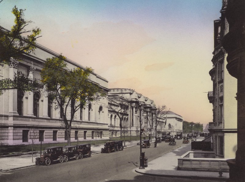 Nowy Jork: Metropolitan Museum of Art, Fifth Avenue i East 80th Street (zdjęcie) autorstwa American Photographer (after)