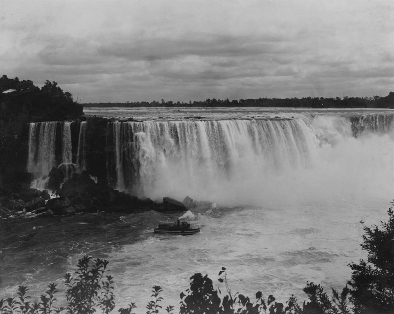 Wodospad Niagara, Nowy Jork, USA (zdjęcie czarno-białe) autorstwa American Photographer (after)