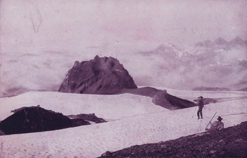 Na szczycie Mount Tacoma w Waszyngtonie (zdjęcie czarno-białe) autorstwa American Photographer (after)