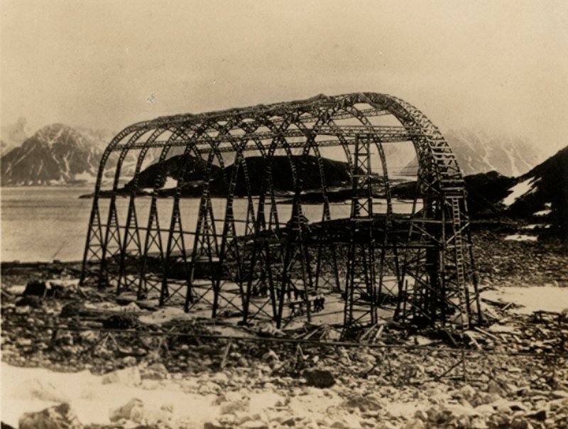America, niesztywny statek powietrzny zbudowany przez Mutina Godarda we Francji w celu dotarcia do Bieguna Północnego przez Waltera Wellmana. (zdjęcie czarno-białe) autorstwa American Photographer (after)