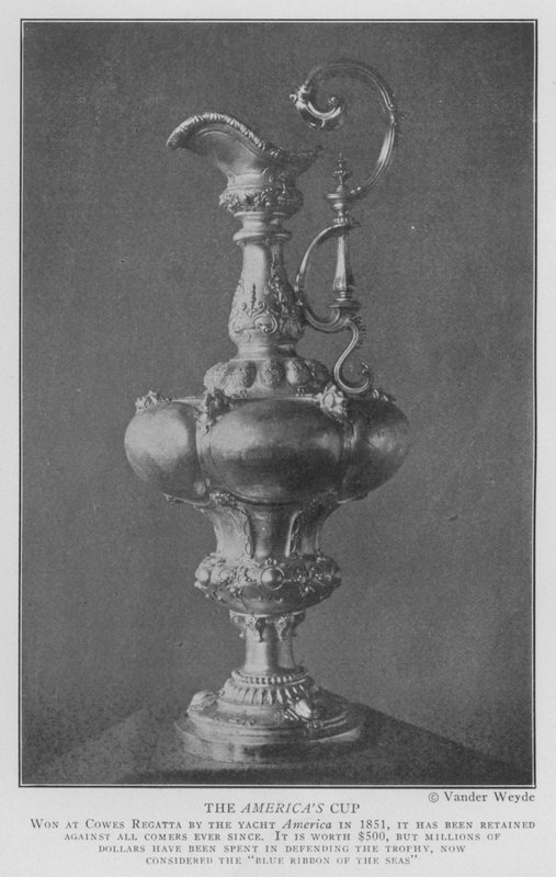 Puchar Ameryki (zdjęcie czarno-białe) autorstwa American Photographer (after)