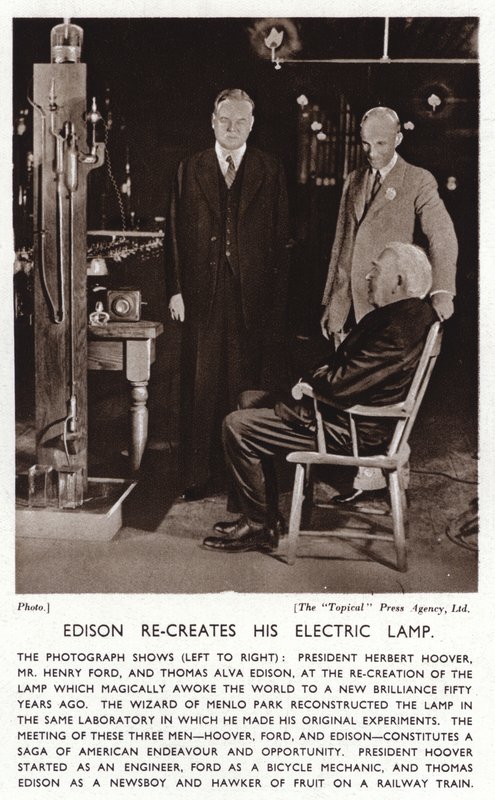 Thomas Edison odtwarza swoje elektryczne światło dla prezydenta Herberta Hoovera i Henry
