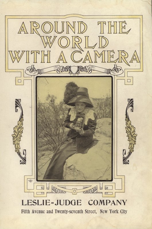 Ilustracja na stronie tytułowej Dookoła świata z aparatem (zdjęcie czarno-białe) autorstwa American Photographer (after)
