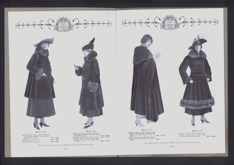 Dwustronicowa rozkładówka z Teatru Mody Futrzanej (zdjęcie czarno-białe) autorstwa American Photographer (after)