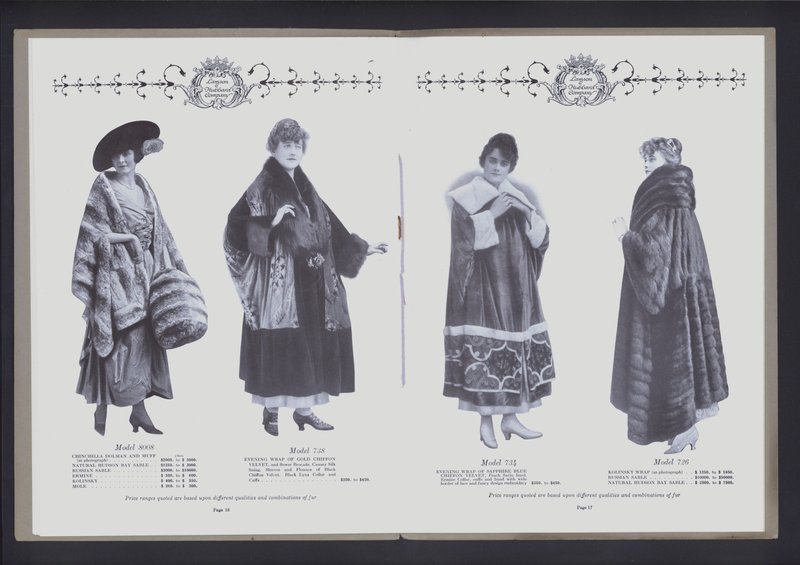 Dwustronicowa rozkładówka z Teatru Mody Futrzanej (zdjęcie czarno-białe) autorstwa American Photographer (after)