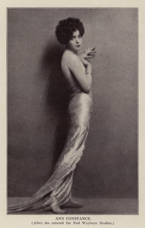 Ann Constance (zdjęcie czarno-białe) autorstwa American Photographer