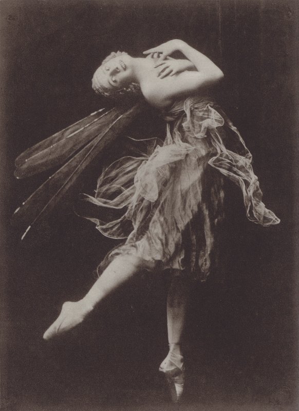 Anna Pavlova w filmie "Smoczy lot" (zdjęcie czarno-białe) autorstwa American Photographer