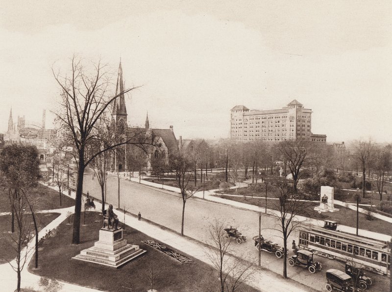 Park Grand Circus z lotu ptaka, Woodward Avenue, pomnik Pingree, pomnik Maybury