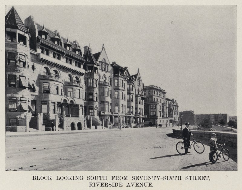 Blok patrząc na południe od Seventy-Sixth Street, Riverside Avenue (zdjęcie czarno-białe) autorstwa American Photographer