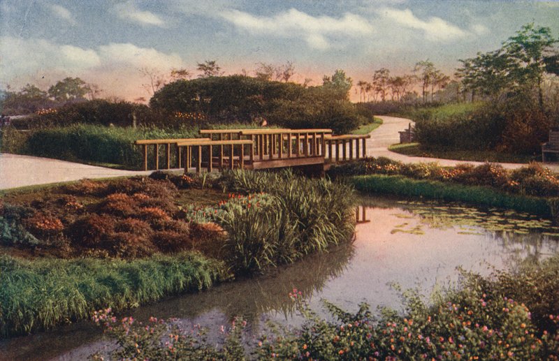 Chicago: Kręte ścieżki i kładki dla pieszych w nowej części Humboldt Park, North West Side (zdjęcie kolorowe) autorstwa American Photographer