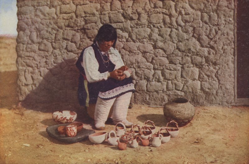 Dekorowanie ceramiki, Pueblo of Isleta, Nowy Meksyk (zdjęcie kolorowe) autorstwa American Photographer