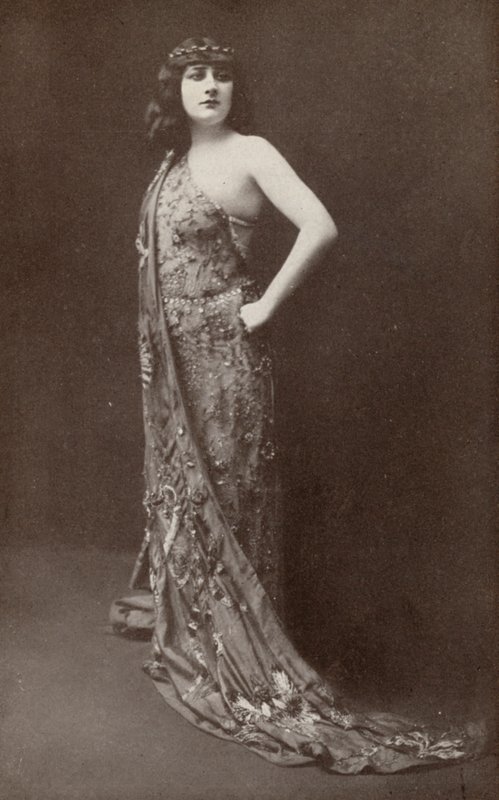 Mary Garden jako "Salome" (zdjęcie czarno-białe) autorstwa American Photographer
