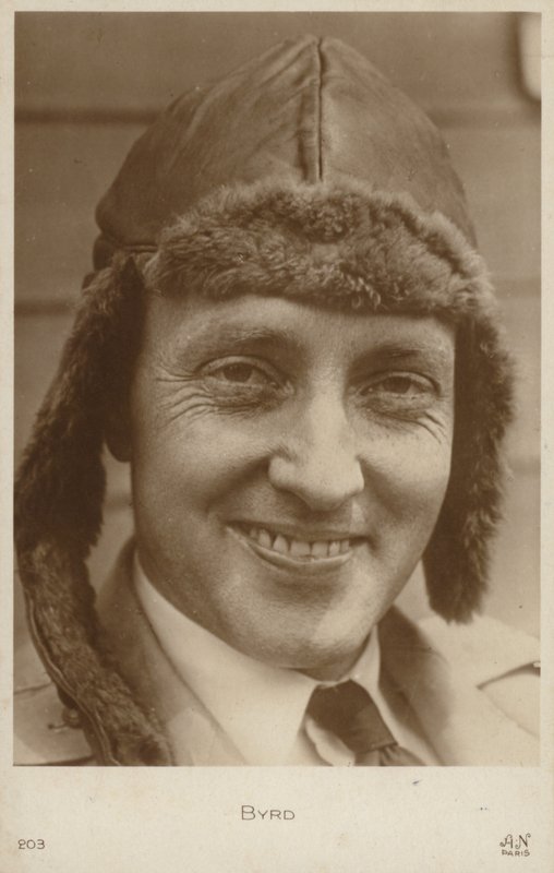 Richard E. Byrd, amerykański oficer marynarki wojennej, lotnik i odkrywca (zdjęcie czarno-białe) autorstwa American Photographer