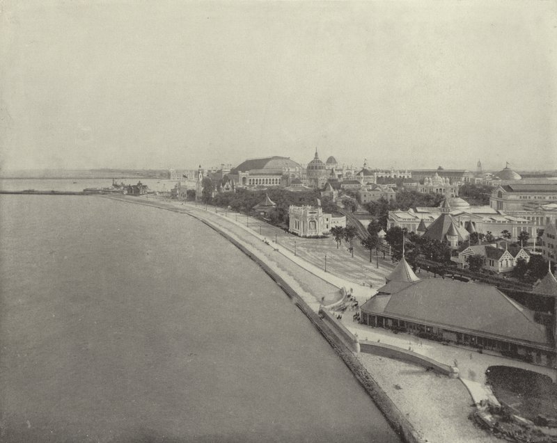 Promenada nad brzegiem jeziora autorstwa American Photographer