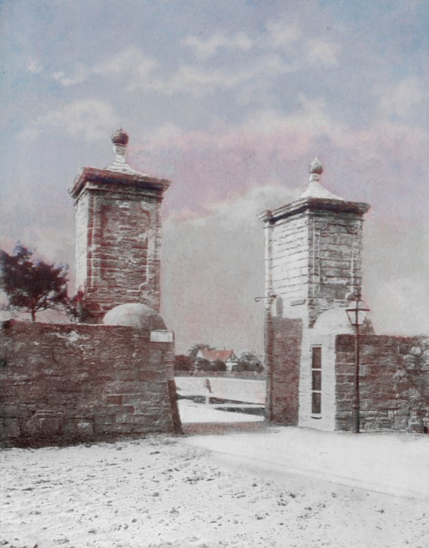 Brama Starego Miasta w St. Augustine (zdjęcie kolorowe) autorstwa American Photographer