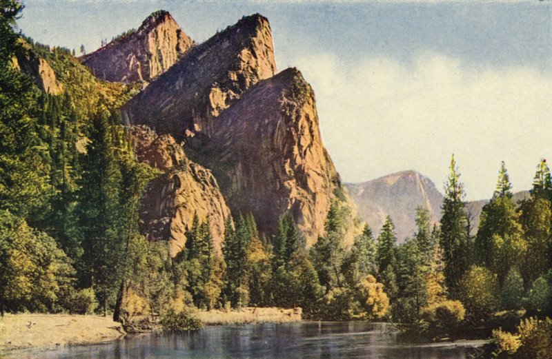 Three Brothers, Park Narodowy Yosemite (zdjęcie kolorowe) autorstwa American Photographer