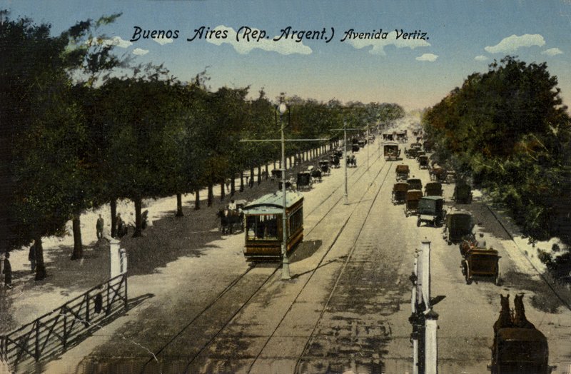 Avenida Vertiz, Buenos Aires, Argentyna (zdjęcie pokolorowane) autorstwa Argentinian Photographer