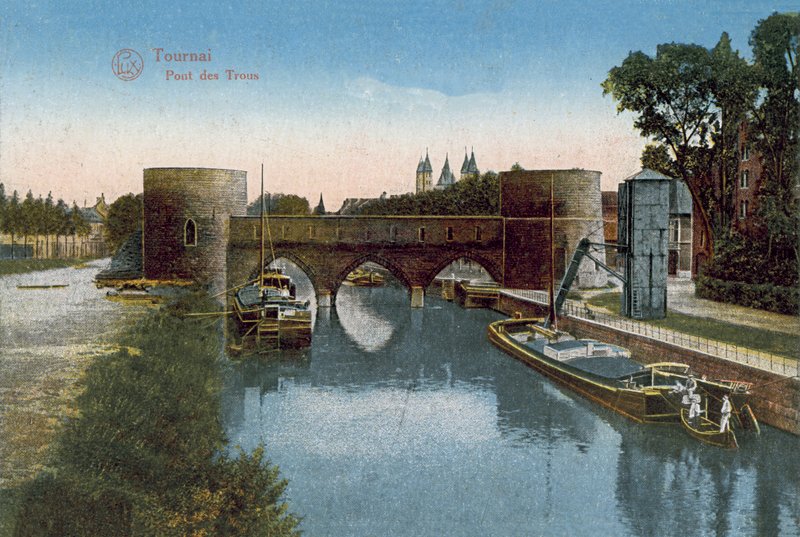 Tournai: Pont des Trous (kolorowe zdjęcie) autorstwa Belgian Photographer