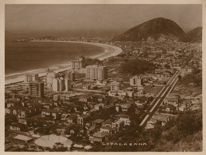 Copacabana, Rio de Janeiro (zdjęcie czarno-białe) autorstwa Brazilian Photographer