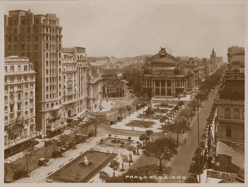 Plac Floriano Peixoto, Rio de Janeiro (zdjęcie czarno-białe) autorstwa Brazilian Photographer