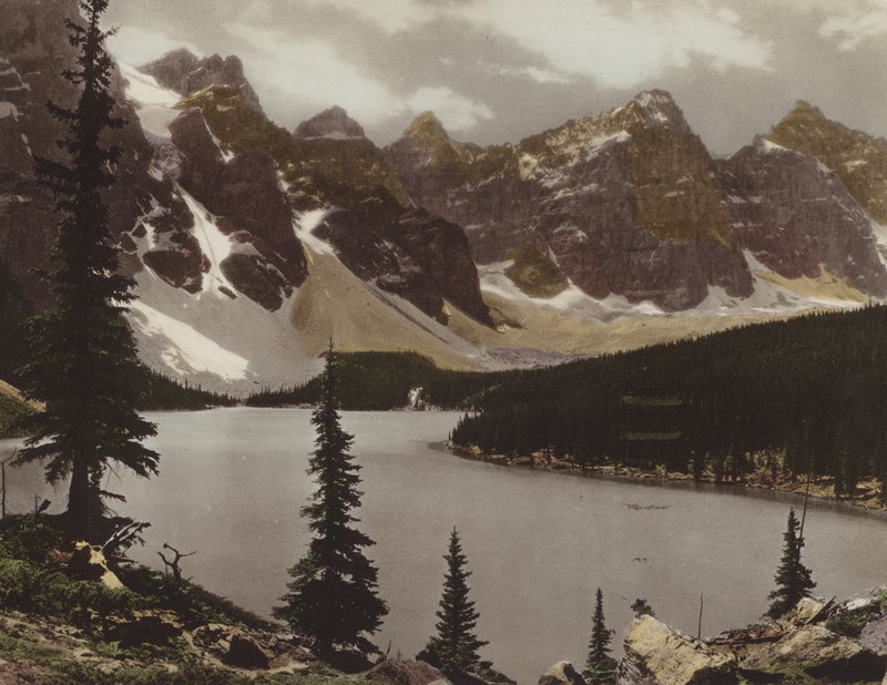 Jezioro Moraine i Dolina Dziesięciu Szczytów (zdjęcie kolorowe) autorstwa Byron Hill Harmon