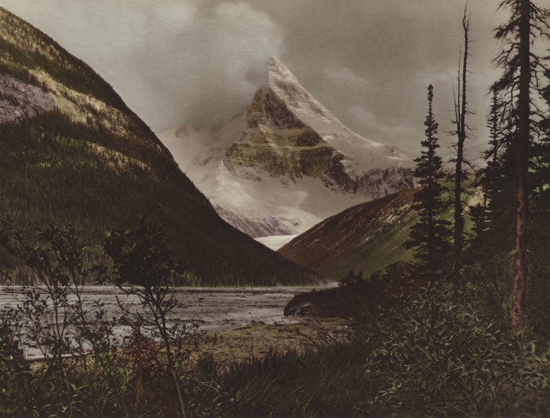 Mount Columbia (kolorowe zdjęcie) autorstwa Byron Hill Harmon