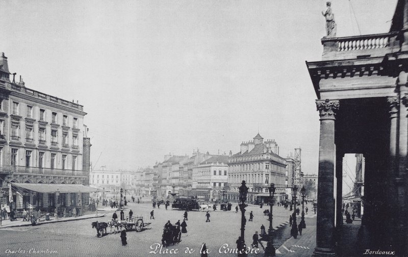 Bordeaux: Place de la Comedie (zdjęcie czarno-białe) autorstwa Charles Chambon