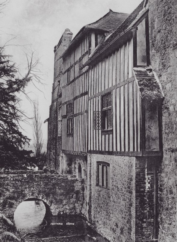 Ightham Mote (zdjęcie czarno-białe) autorstwa Charles Essenhigh Corke