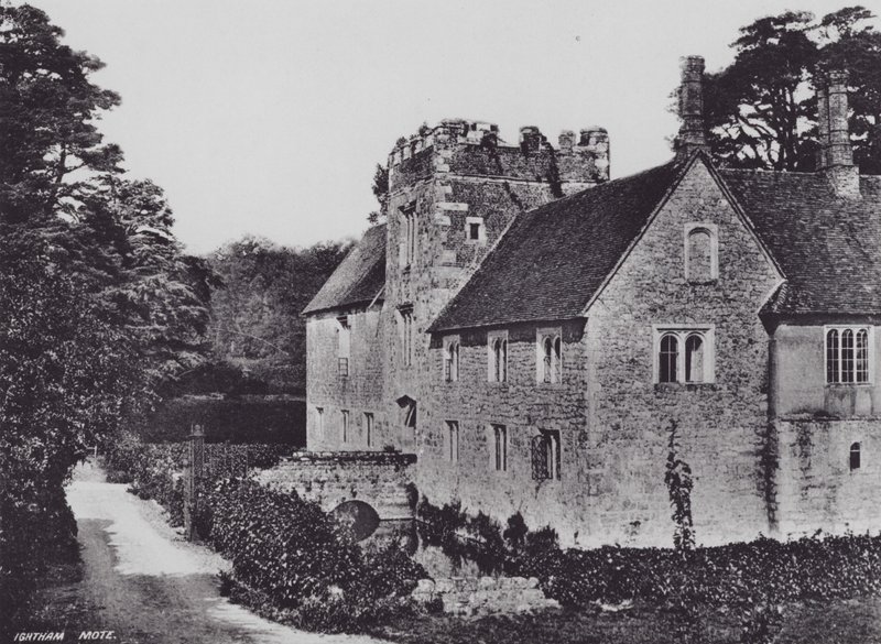 Ightham Mote (zdjęcie czarno-białe) autorstwa Charles Essenhigh Corke