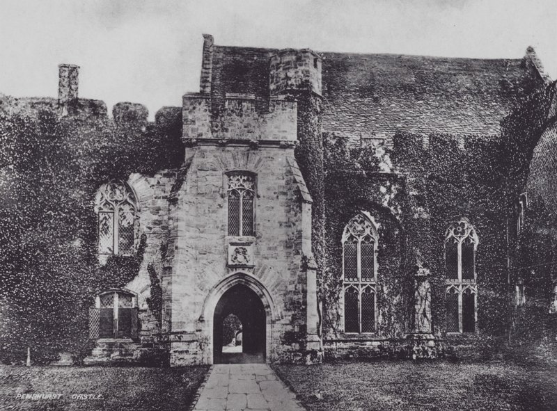 Zamek Penshurst (zdjęcie czarno-białe) autorstwa Charles Essenhigh Corke