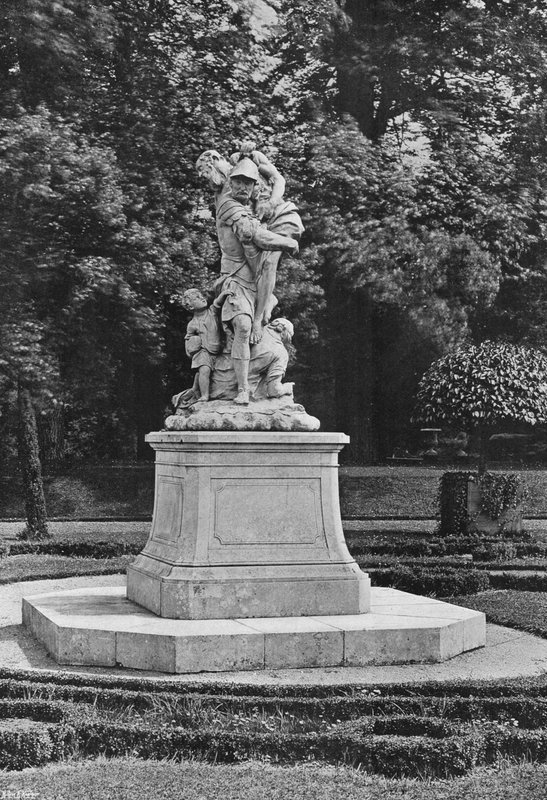 Wschodnia strona południowego ogrodu (zdjęcie czarno-białe) autorstwa Charles Latham