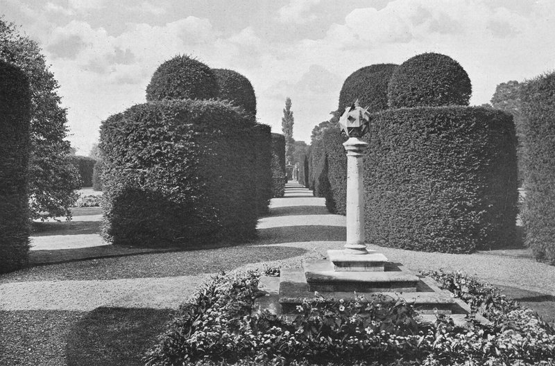 Heslington Hall: Zgrabna praca topiary autorstwa Charles Latham
