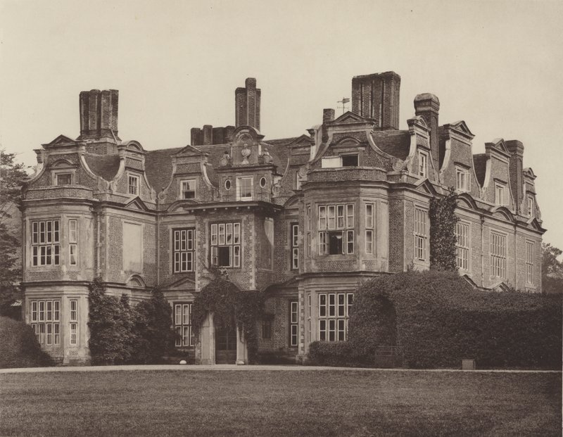Swateley Hall, Uxbridge, front wejściowy autorstwa Charles Latham