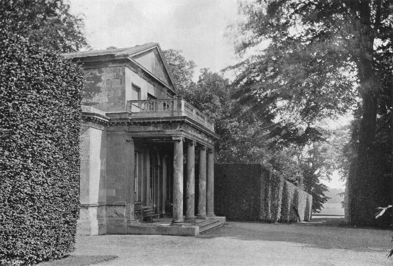 Kaplica autorstwa Charles Latham
