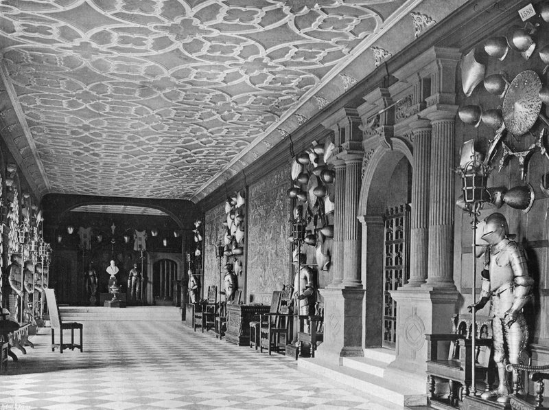 Klasztor lub Zbrojownia autorstwa Charles Latham