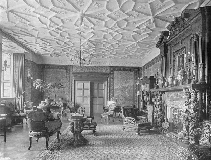 Salon (zdjęcie czarno-białe) autorstwa Charles Latham