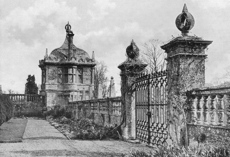 Ogród Wschodni i Brama Dziedzińca autorstwa Charles Latham