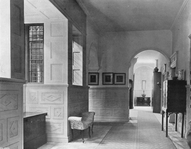 Północny koniec korytarza autorstwa Charles Latham