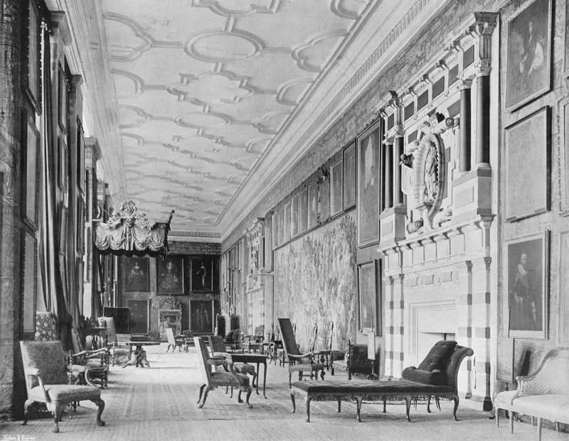 Galeria zdjęć (zdjęcie czarno-białe) autorstwa Charles Latham