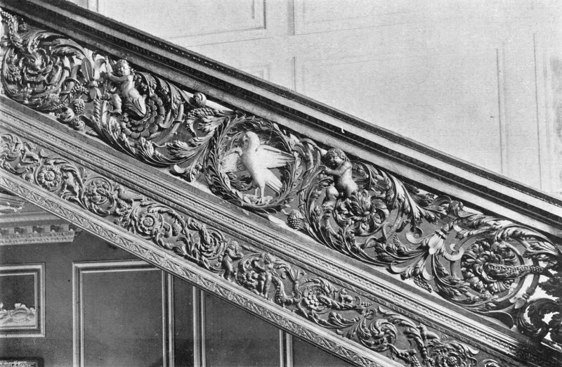 Przebita rzeźba balustrady autorstwa Charles Latham
