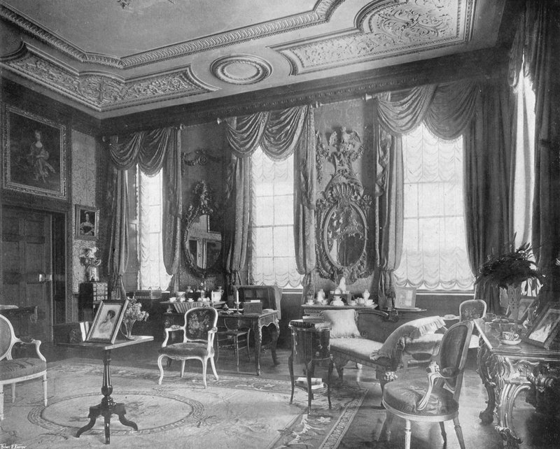 Kwadratowy Salon autorstwa Charles Latham
