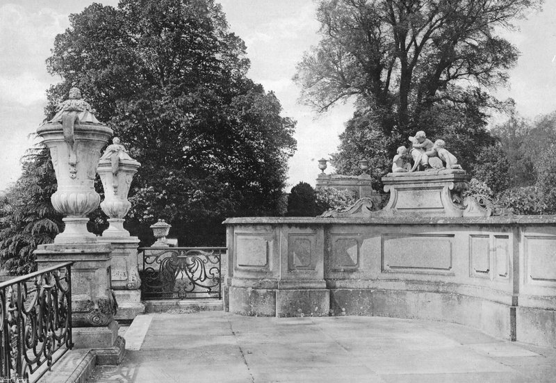 Zachodni kraniec południowych tarasów autorstwa Charles Latham