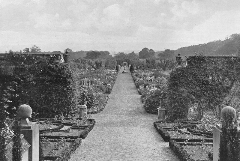 Tyninghame: The Walled Garden autorstwa Charles Latham