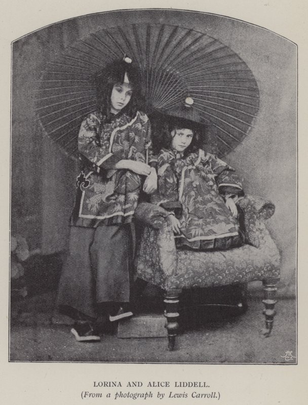 Lorina i Alice Liddell (czarno-białe zdjęcie) autorstwa Charles Lutwidge Dodgson