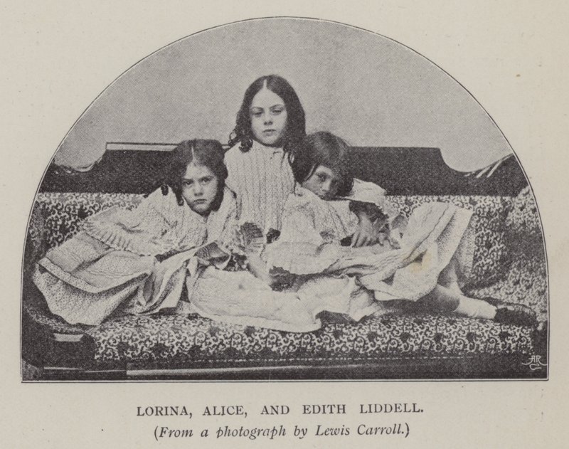 Lorina, Alice i Edith Liddell (zdjęcie czarno-białe) autorstwa Charles Lutwidge Dodgson