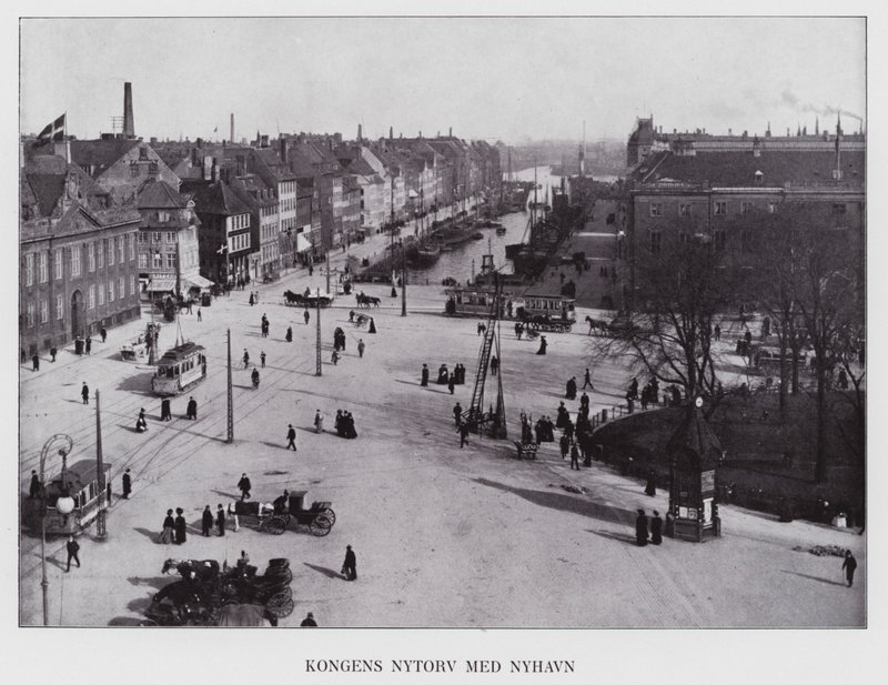 Kjobenhavn / Kopenhaga: Kongens Nytorv z Nyhavn (zdjęcie czarno-białe) autorstwa Danish Photographer