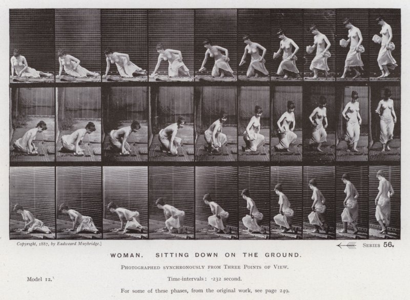 Postać ludzka w ruchu: kobieta siedząca na ziemi (zdjęcie czarno-białe) autorstwa Eadweard Muybridge
