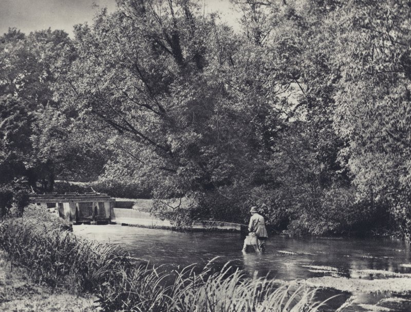 Poniżej młyna, niedaleko Andover (zdjęcie czarno-białe) autorstwa Edward Alfred Barton