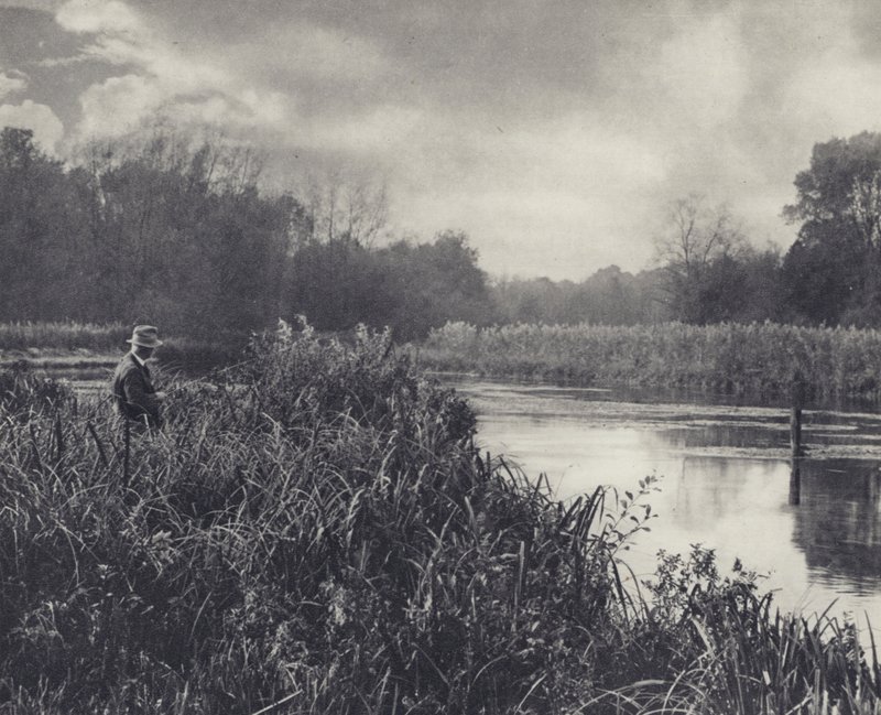 The Shallows at Leckford on the Test (zdjęcie czarno-białe) autorstwa Edward Alfred Barton
